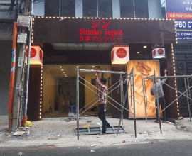  THI CÔNG BẢNG HIỆU MICA