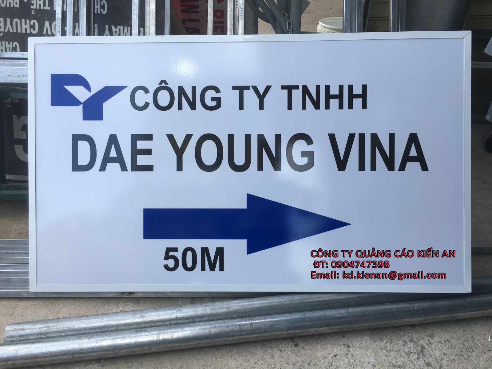 Bảng chỉ dẫn công ty: chất liệu Alu, dán decal